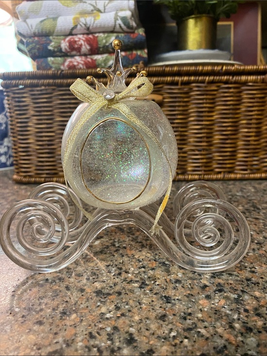 Other - Vintage 22K Gold Hand Sculpted Glass Cinderella Carriage - Good Condition
